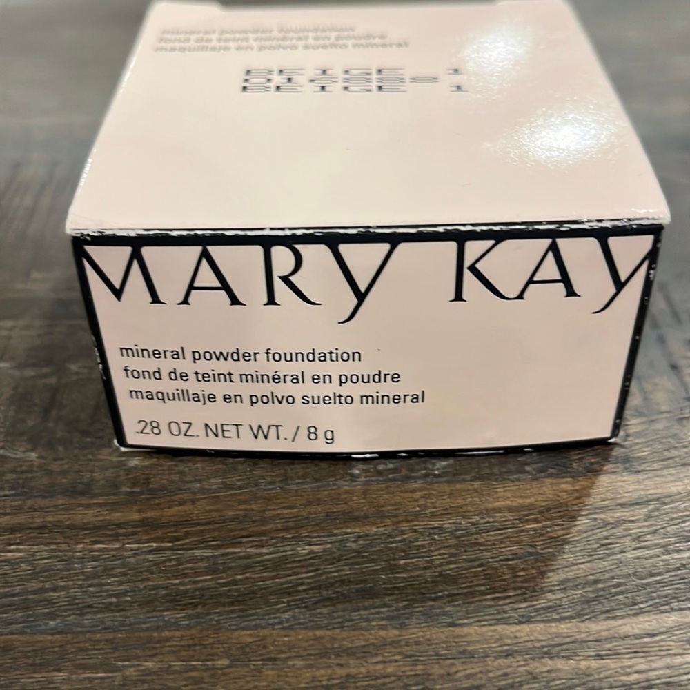 Mary Kay- Mineral powder foundation